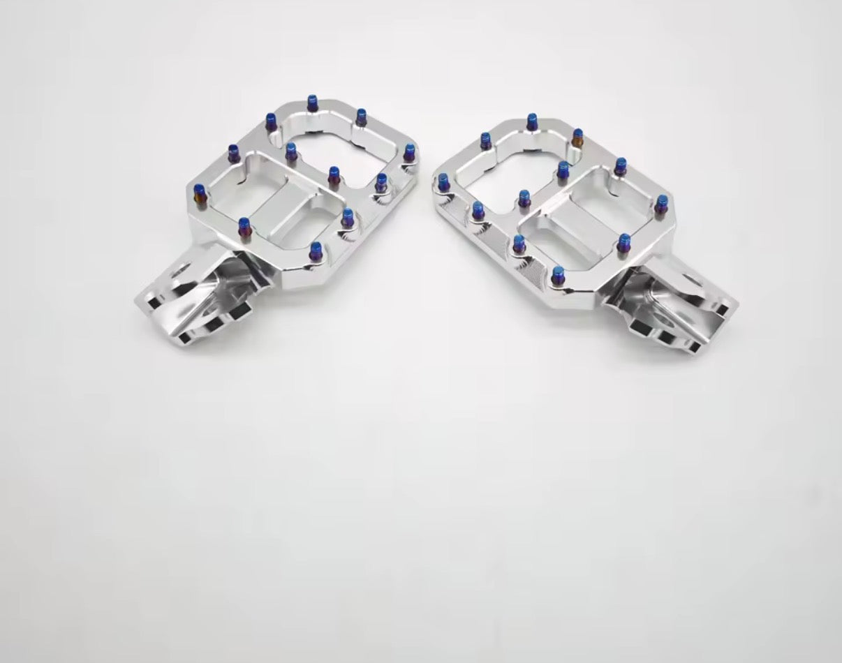 “Prickly” style wide pegs for all emotos